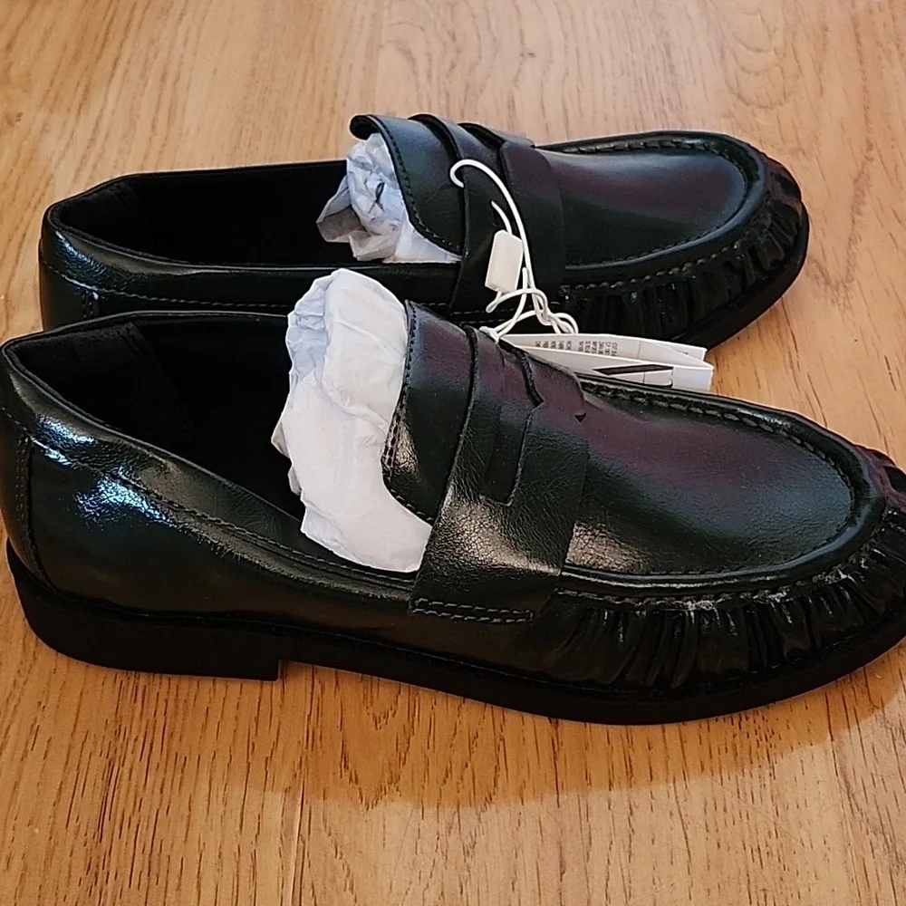Zara Black Classic Leather Loafers with Moccasin Toe 34EUR/2.5US